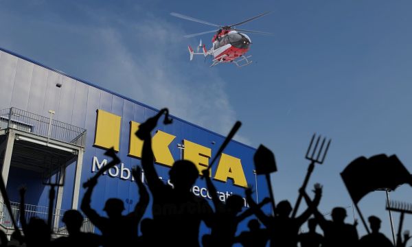 Haşerista Ikea a fugit cu elicopterul de pe acoperisul magazinului din Timişoara