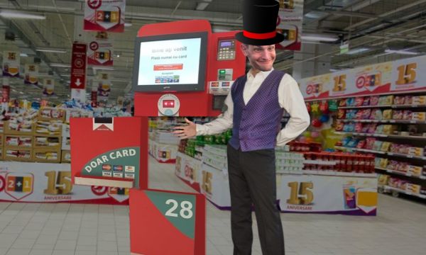 Suspiciuni: în fiecare automat de plată Auchan lucrează câte un nepalez?